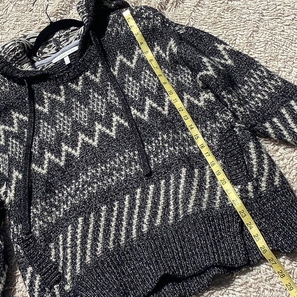 Victoria’s Secret Hoodie Sweater With Pockets - Picture 7 of 10